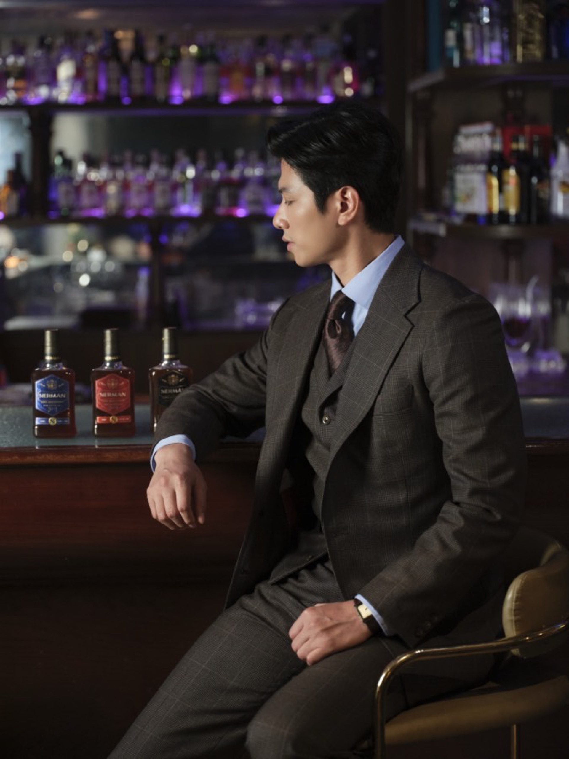 Nerman Lion Bartender – đàn ông lịch lãm tại bar